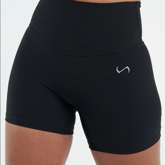 Tempo Ribbed High Waisted Workout Shorts 2.0 - Picture 2 of 2